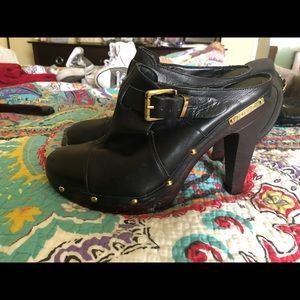 BCBG genuine leather mule clogs